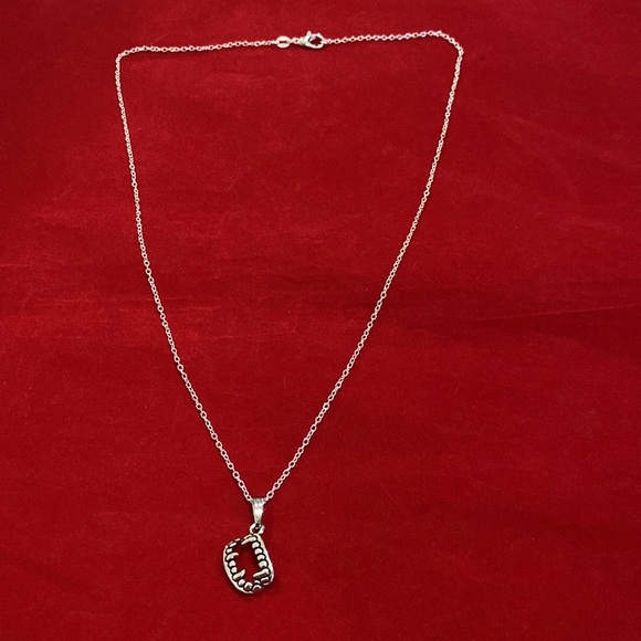 Vampire Fangs Necklace Gothic Halloween Teeth - Picture 5 of 10